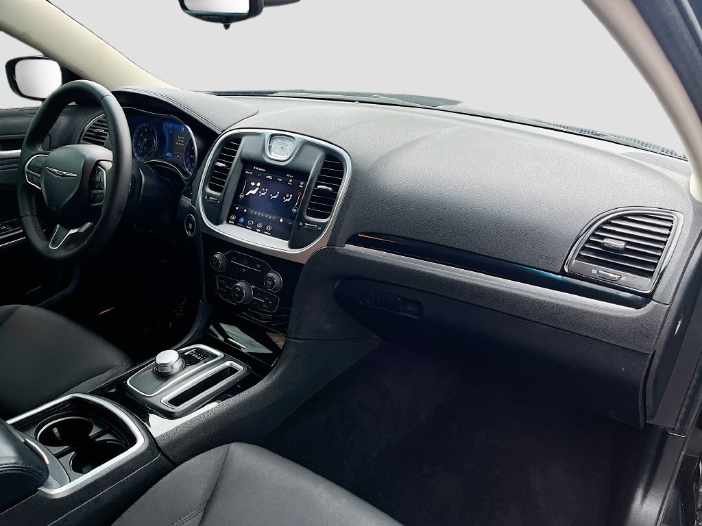 Used 2023 Chrysler 300 Touring RWD image 27