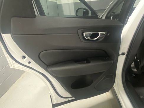 Used 2025 Volvo XC60 B5 Plus image 8