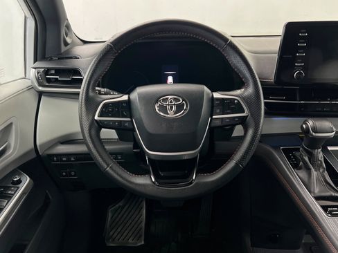 Used 2023 Toyota Sienna XSE w/ XSE Plus Package FWD image 12