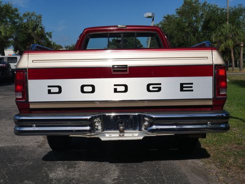 Used 1992 Dodge D/W Truck 150 RWD image 31