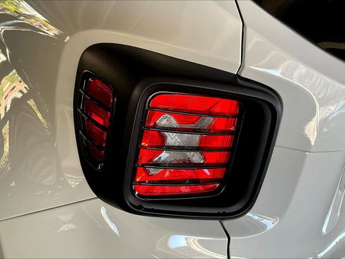 Used 2023 Jeep Renegade Trailhawk image 57