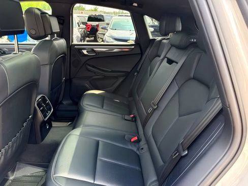Used 2023 Porsche Macan AWD/4WD image 18
