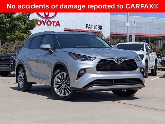 Used 2025 Toyota Highlander Platinum AWD/4WD image 2