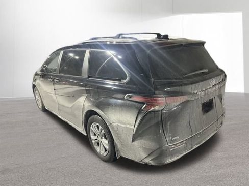 Certified 2024 Toyota Sienna Platinum image 8