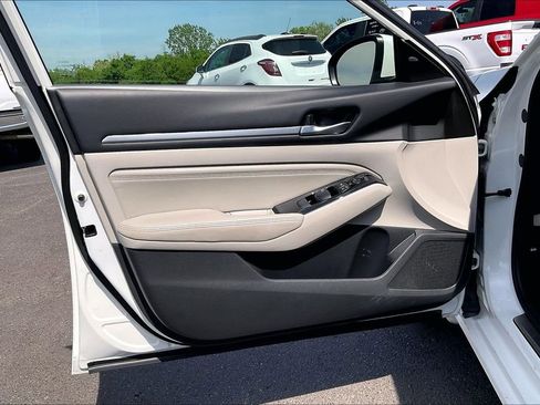 Used 2023 Nissan Altima 2.5 SL FWD image 22