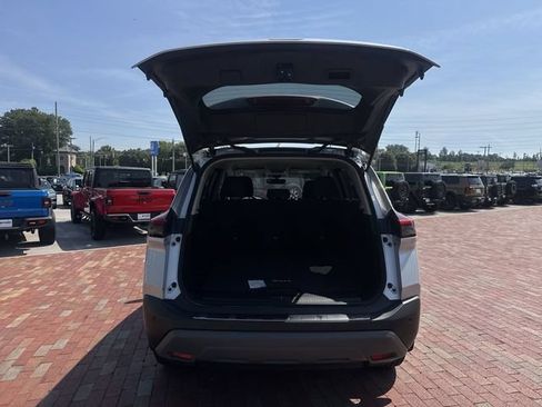 Used 2023 Nissan Rogue SV FWD image 28