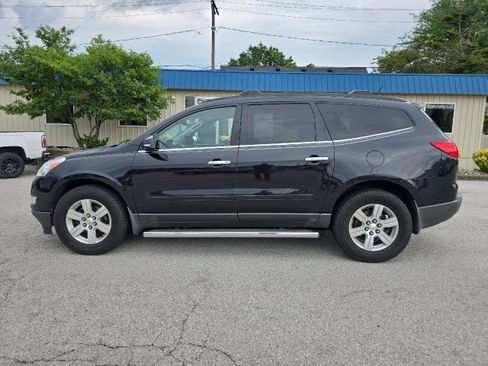 Used 2011 Chevrolet Traverse LT w/ LPO, 'HIT The Road' Package FWD image 5