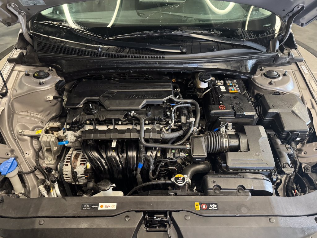 Used 2025 Hyundai Elantra SE FWD image 23