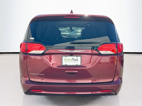Used 2017 Chrysler Pacifica LX image 7