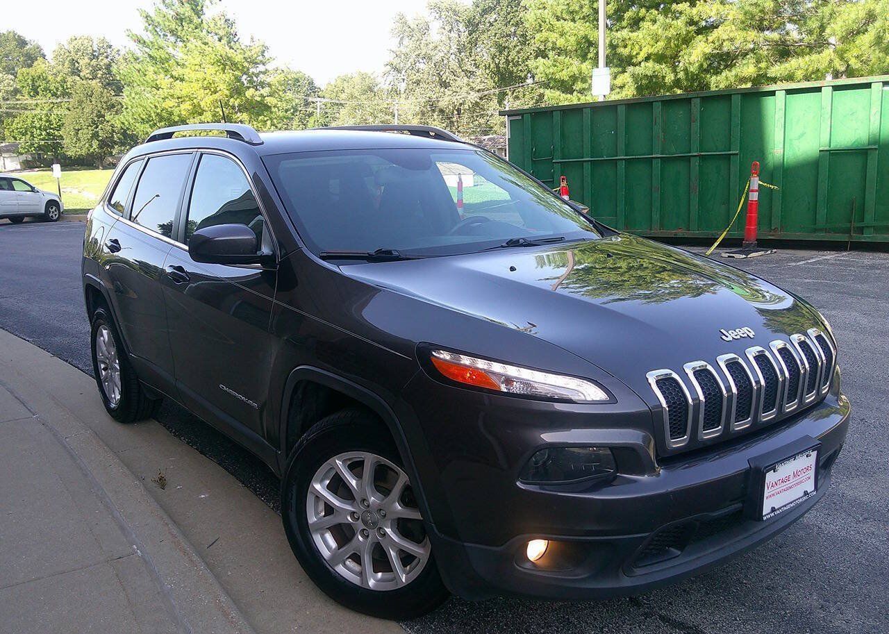 Used 2016 Jeep Cherokee Latitude w/ Cold Weather Group AWD/4WD image 4