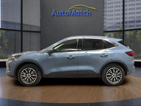 Used 2023 Ford Escape SE w/ PHEV Premium Package image 7