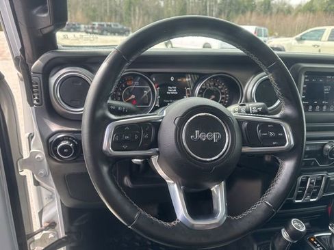 Used 2020 Jeep Wrangler Unlimited Sahara AWD/4WD image 13