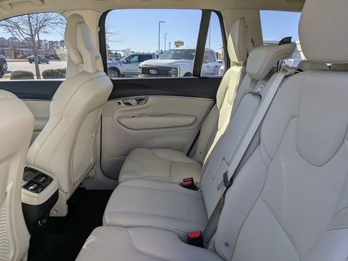 Used 2020 Volvo XC90 T5 Momentum w/ Protection Package Premier image 14