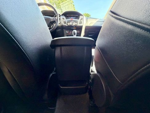 Used 2015 Ford Focus Titanium FWD image 22