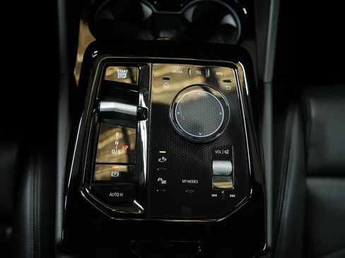 Used 2026 BMW 530i xDrive w/ Premium Package image 43