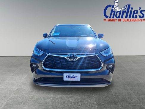 New 2026 Toyota Highlander Platinum AWD/4WD image 2