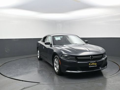 Used 2016 Dodge Charger SE image 3