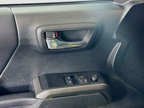 Certified 2023 Toyota Tacoma TRD Off-Road image 17