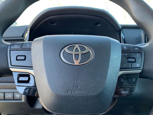 Used 2025 Toyota Camry LE image 28