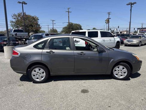 Used 2011 Ford Focus S FWD image 4