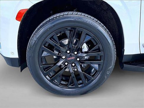 Used 2024 GMC Yukon XL Denali w/ Advanced Technology Package image 10