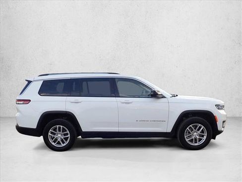 Used 2023 Jeep Grand Cherokee L Laredo image 5