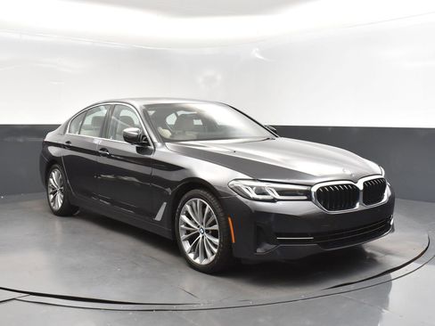 Used 2022 BMW 540i w/ Premium Package image 9