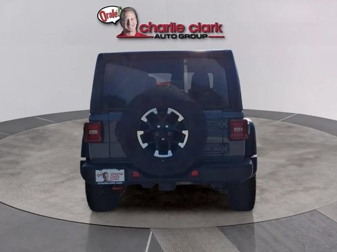 Used 2025 Jeep Wrangler Unlimited Rubicon AWD/4WD image 4