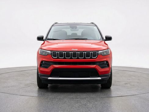 Used 2025 Jeep Compass Limited image 2