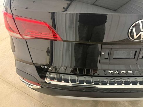 Certified 2023 Volkswagen Taos SEL AWD/4WD image 17