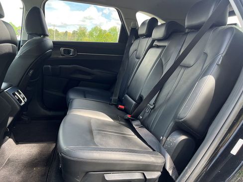 Used 2024 Kia Sorento S FWD image 25