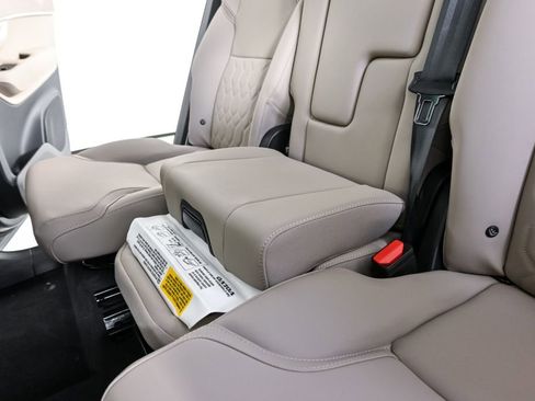 Certified 2026 Volvo XC90 B6 Plus w/ Protection Package Premier AWD/4WD image 23