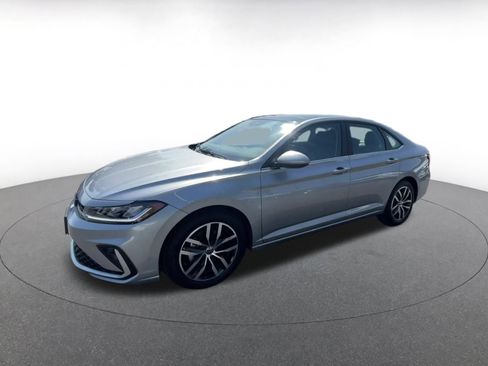 Used 2025 Volkswagen Jetta SE image 8