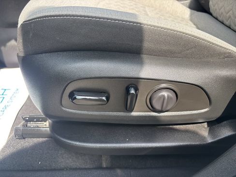 Used 2023 Chevrolet Equinox LT w/ Driver Convenience Package AWD/4WD image 24