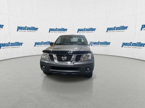 Used 2016 Nissan Frontier SV w/ SV Value Truck Package AWD/4WD image 4