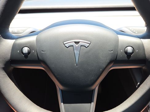 Used 2022 Tesla Model Y Long Range AWD/4WD image 30