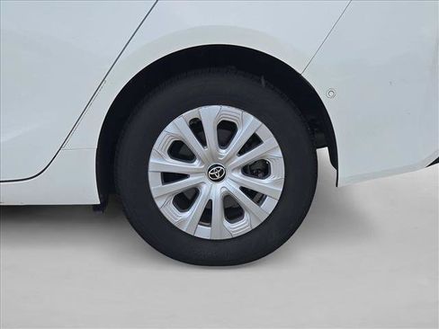 Used 2021 Toyota Prius LE FWD image 14