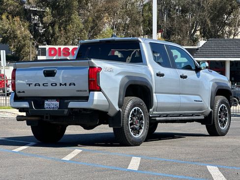 Used 2025 Toyota Tacoma TRD Off-Road AWD/4WD image 5