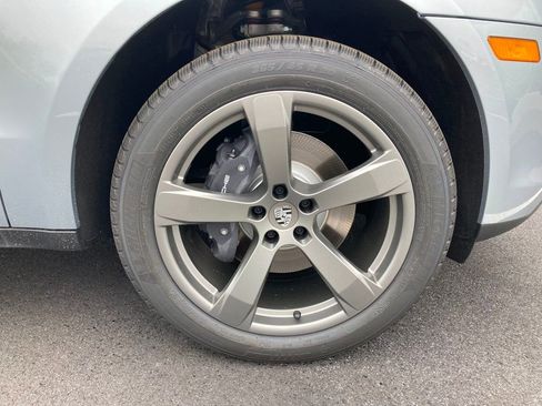 Used 2024 Porsche Macan image 16