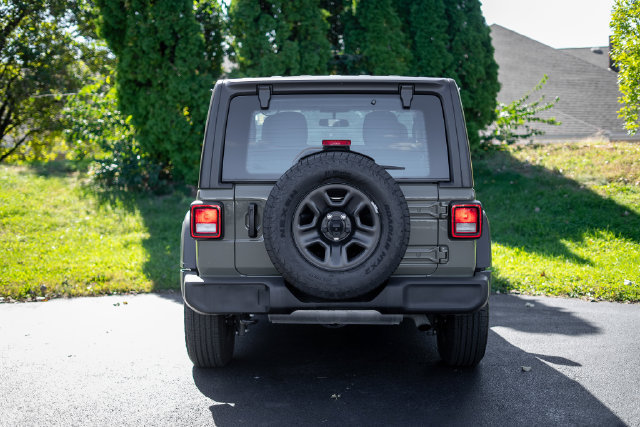 Used 2025 Jeep Wrangler Sport AWD/4WD image 6