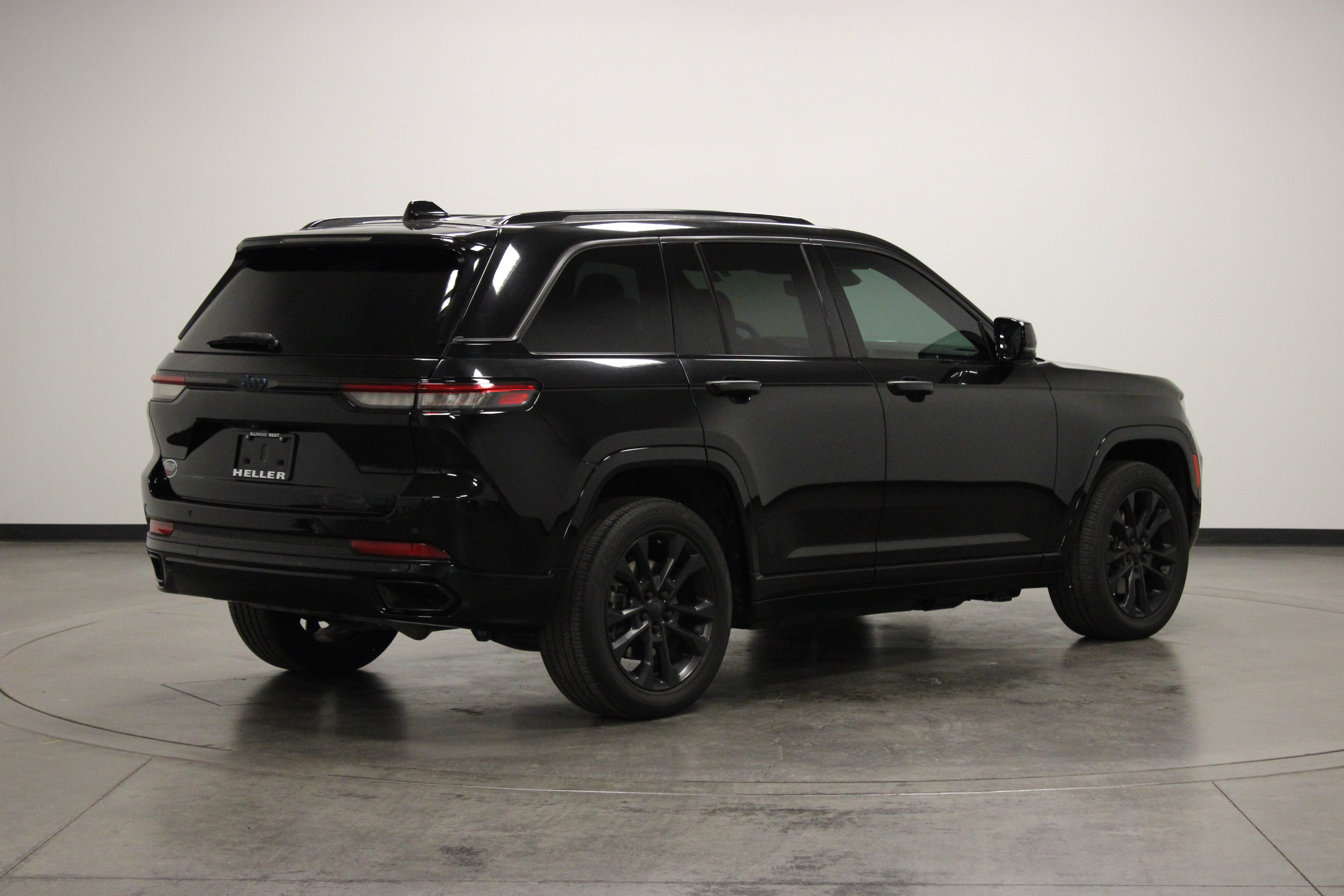 Used 2023 Jeep Grand Cherokee Overland AWD/4WD image 8