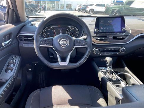 Used 2024 Nissan Altima 2.5 SV AWD/4WD image 5