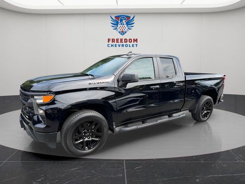 Used 2023 Chevrolet Silverado 1500 Custom w/ Rally Edition AWD/4WD image 2