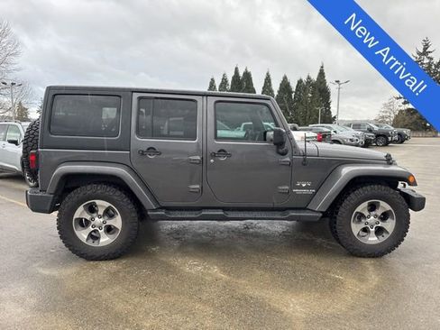 Used 2017 Jeep Wrangler Unlimited Sahara w/ Max Tow Package image 8