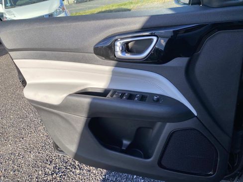 New 2026 Jeep Compass Limited image 15