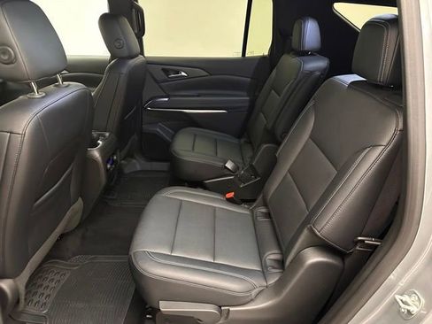 Used 2025 Chevrolet Traverse LT AWD/4WD image 18