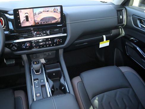 New 2026 Nissan Pathfinder Platinum image 12