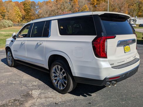 Used 2021 GMC Yukon XL Denali image 6