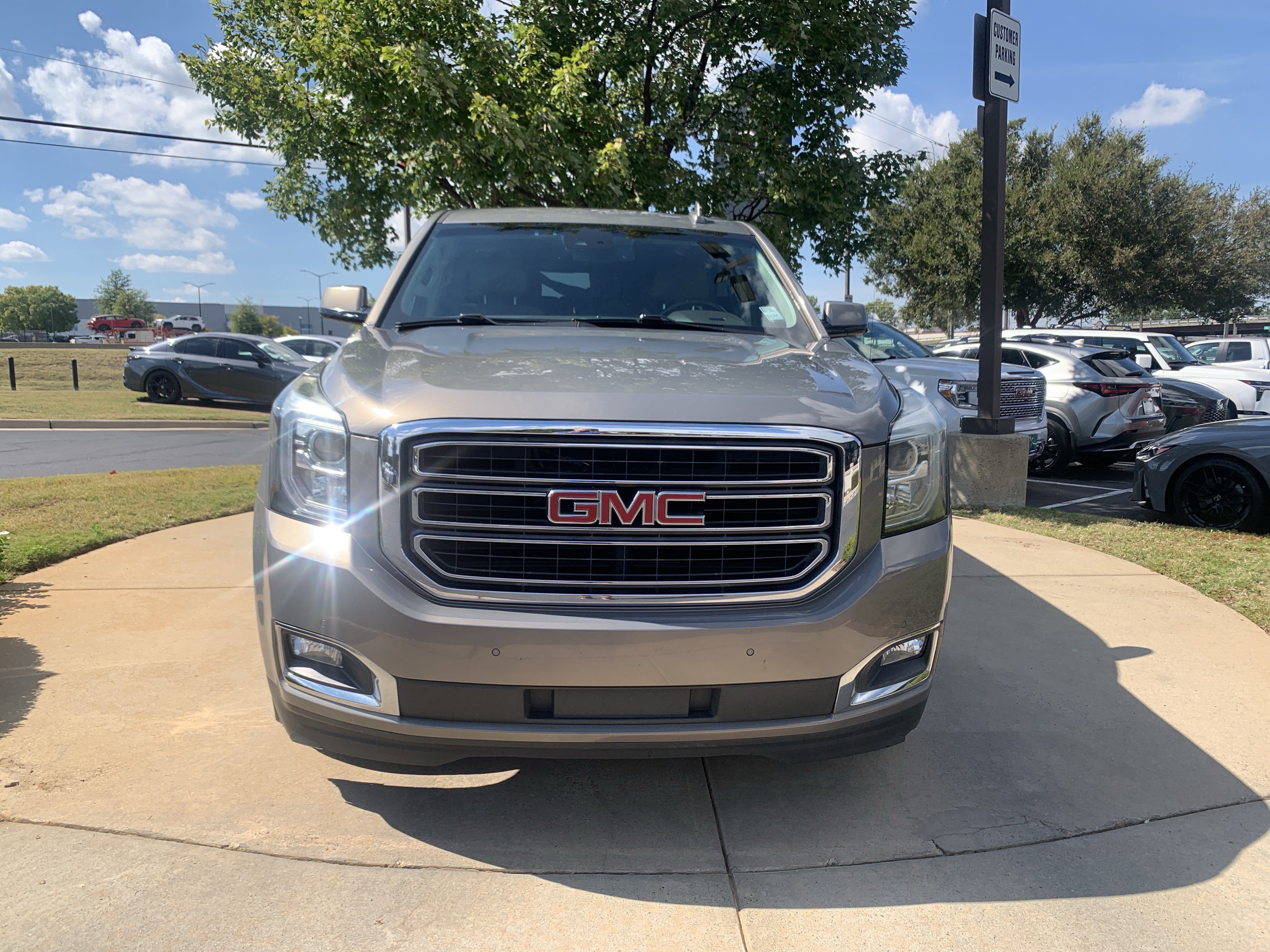 Used 2019 GMC Yukon XL SLT w/ Open Road Package AWD/4WD image 3