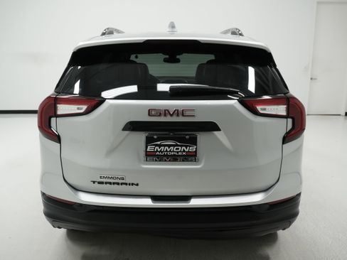 Used 2022 GMC Terrain SLT w/ LPO, 'HIT The Road' Package image 5